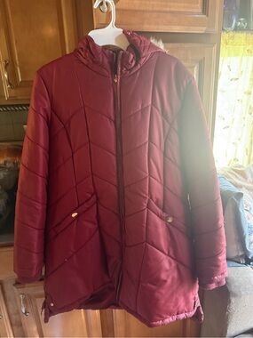 Women's Hooded Quilted Puffer Coat in Burgundy